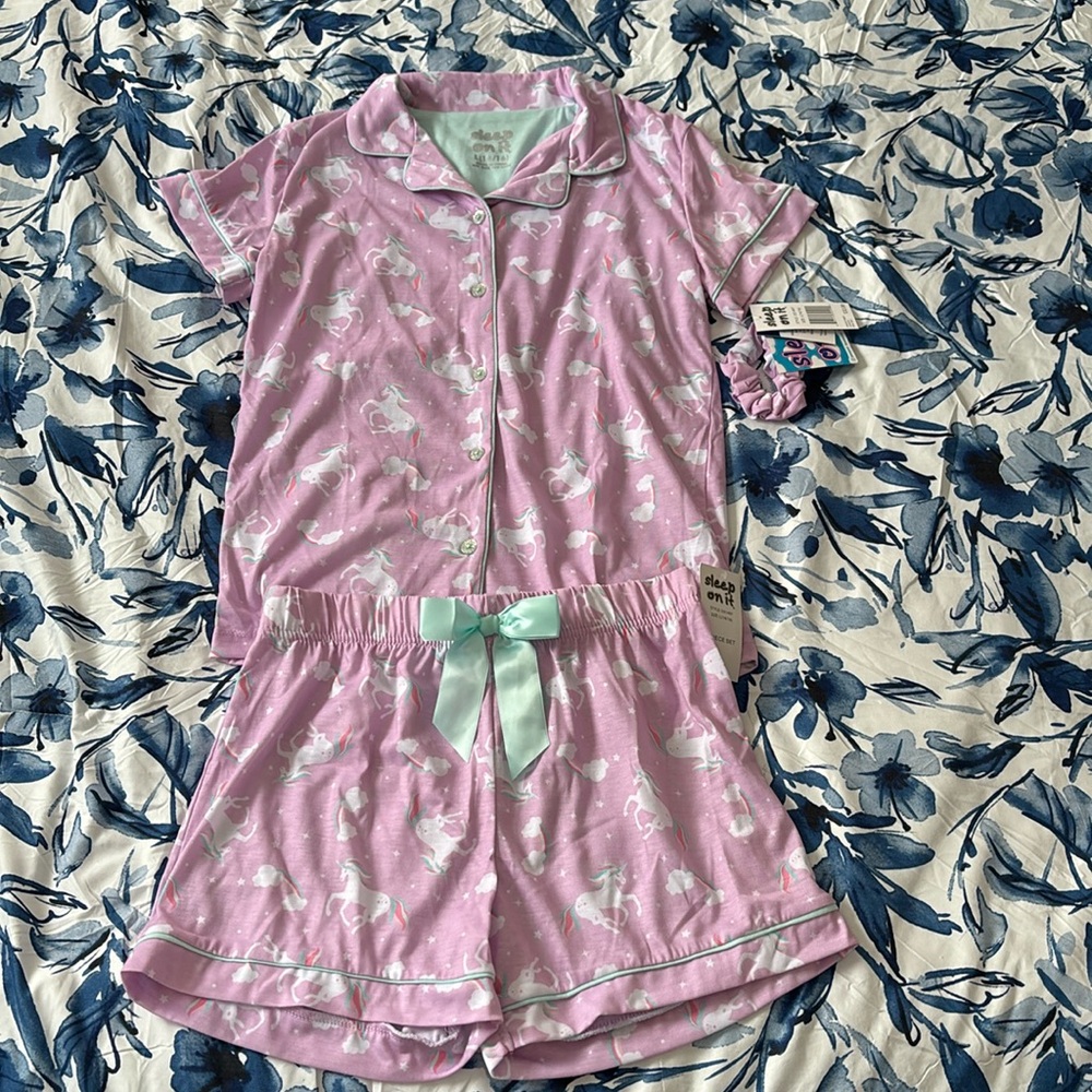 NWT Unicorn pajama set w scrunchie